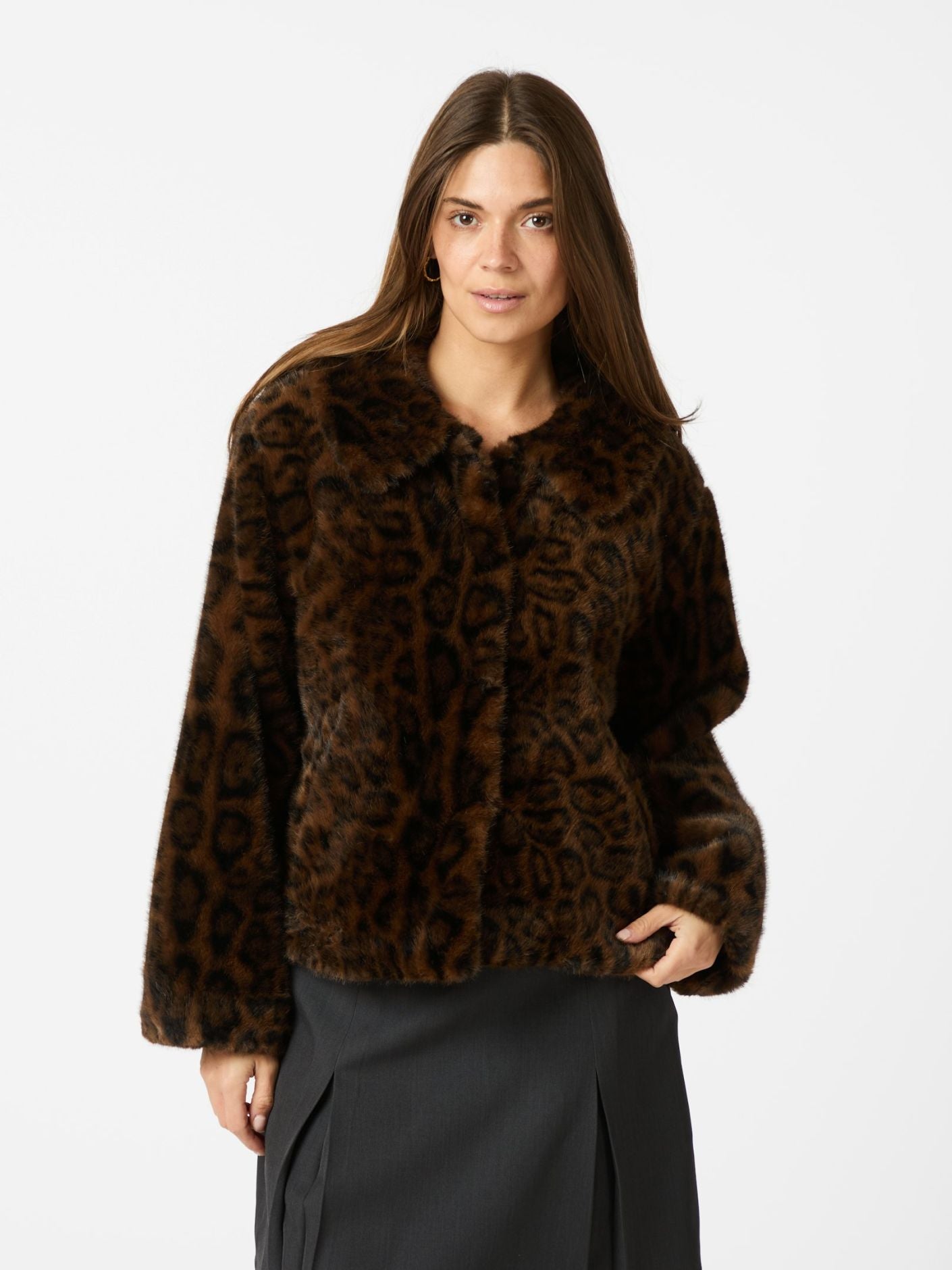NEO NOIR JACKA MELODIE LEO FAUX FUR DARK BROWN_94032.jpg