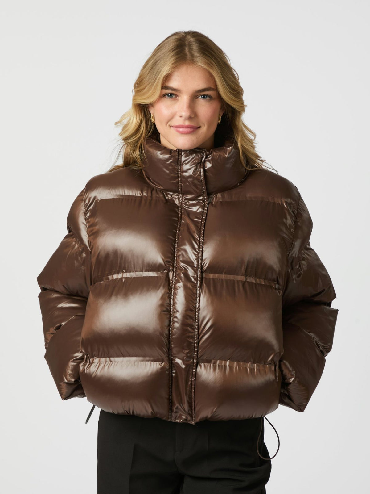 NEO NOIR JACKA RHEA SHINY PUFFER CHOCOLATE BROWN_114151.jpg
