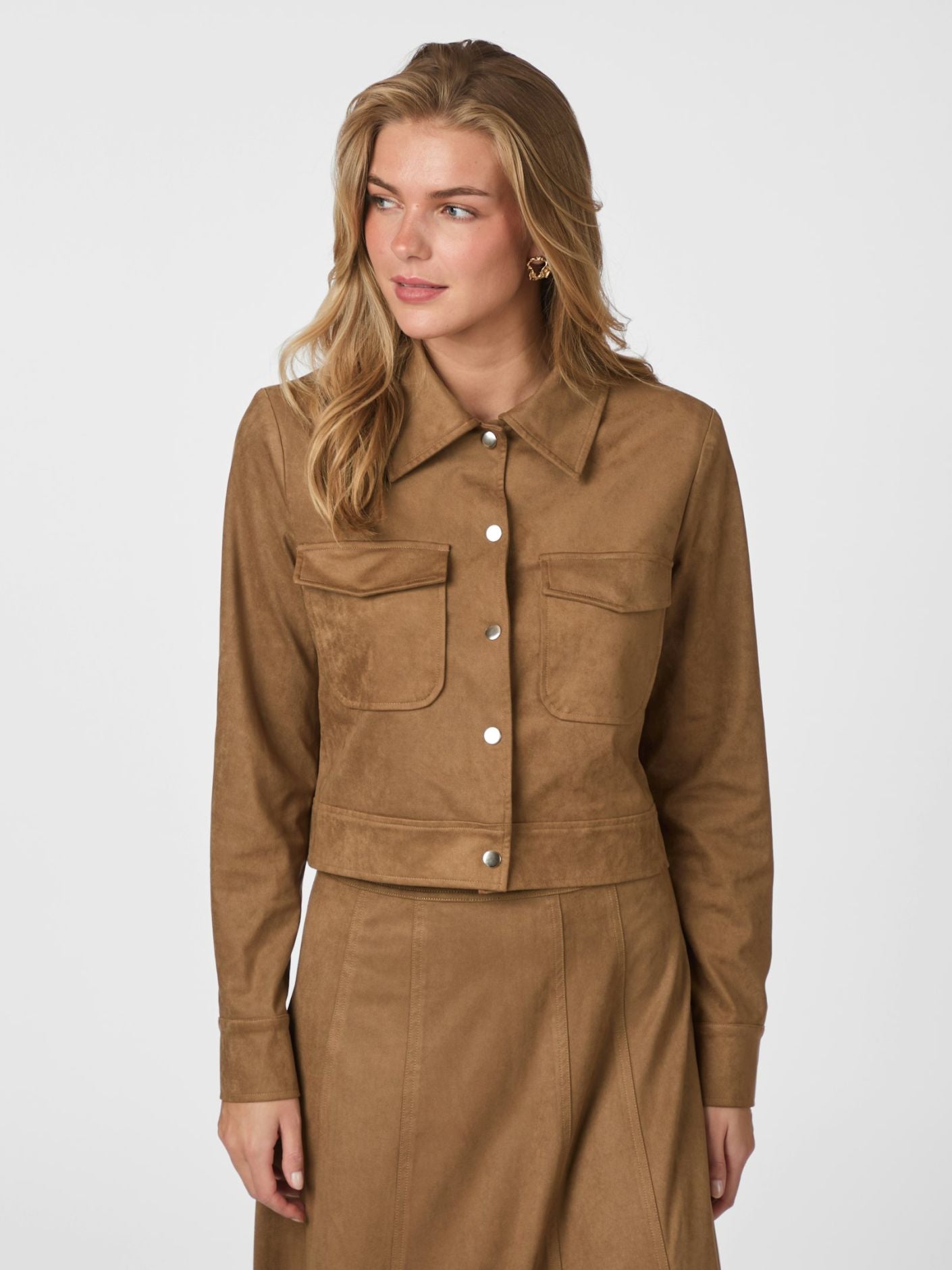 NEO NOIR JACKA TAMARI FAUX SUEDE COGNAC _99634.jpg