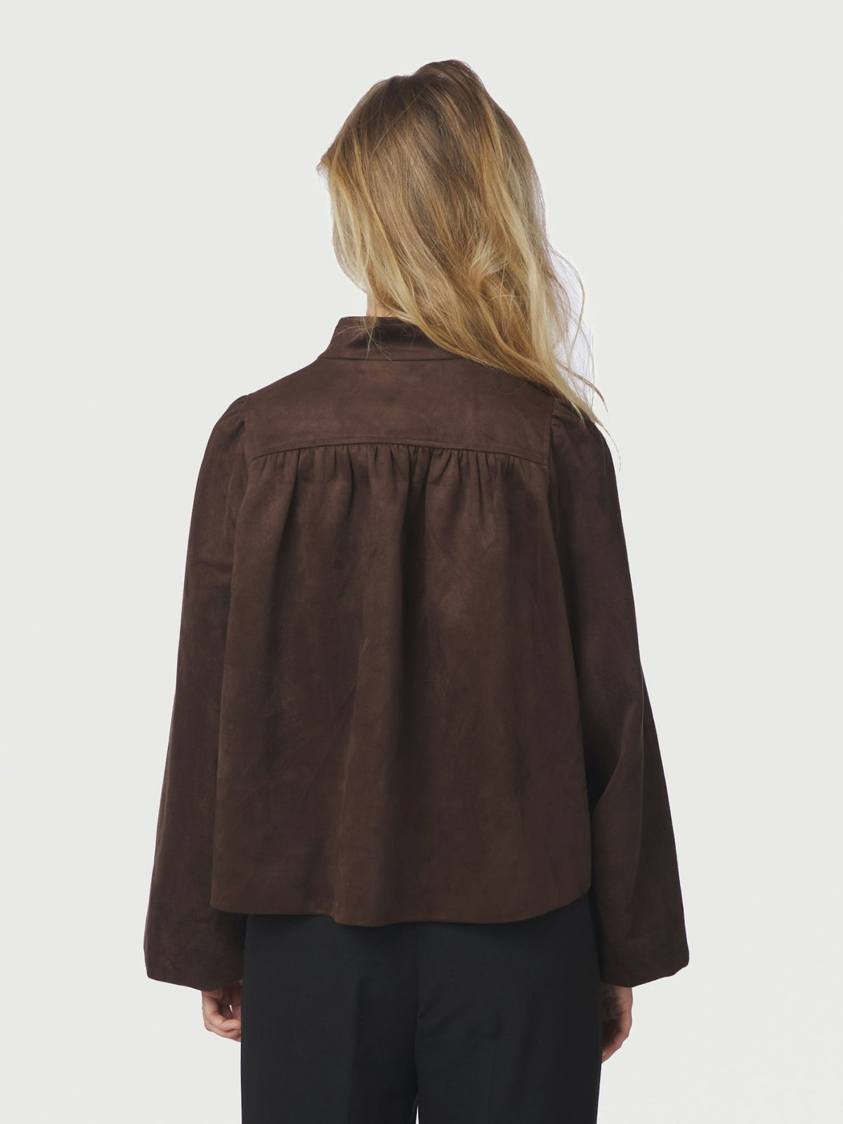 NEO NOIR JACKA TIRSA FAUX SUEDE DARK BROWN_114299.jpg