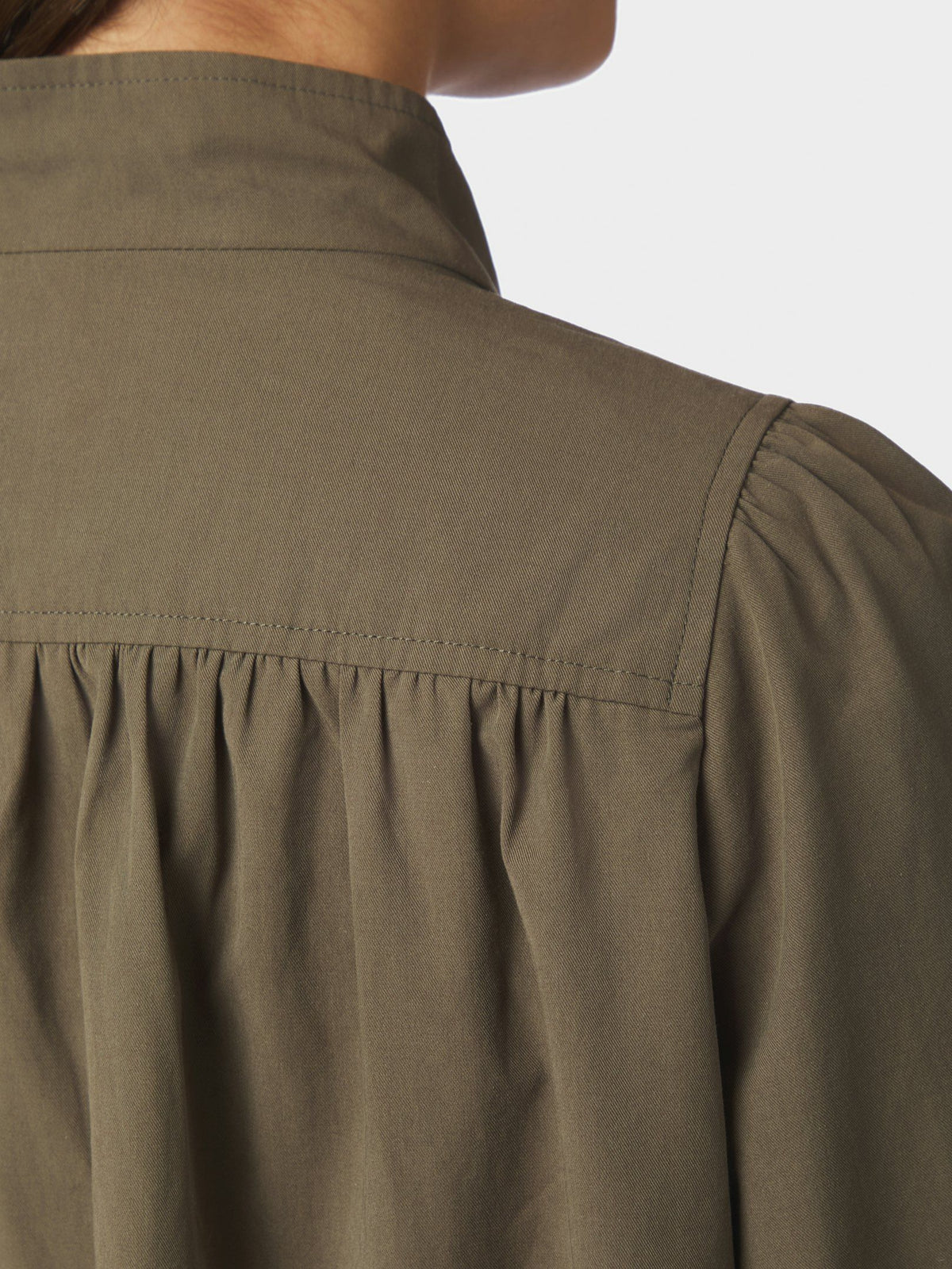 NEO NOIR JACKA TIRSA TWILL ARMY_111950.jpg