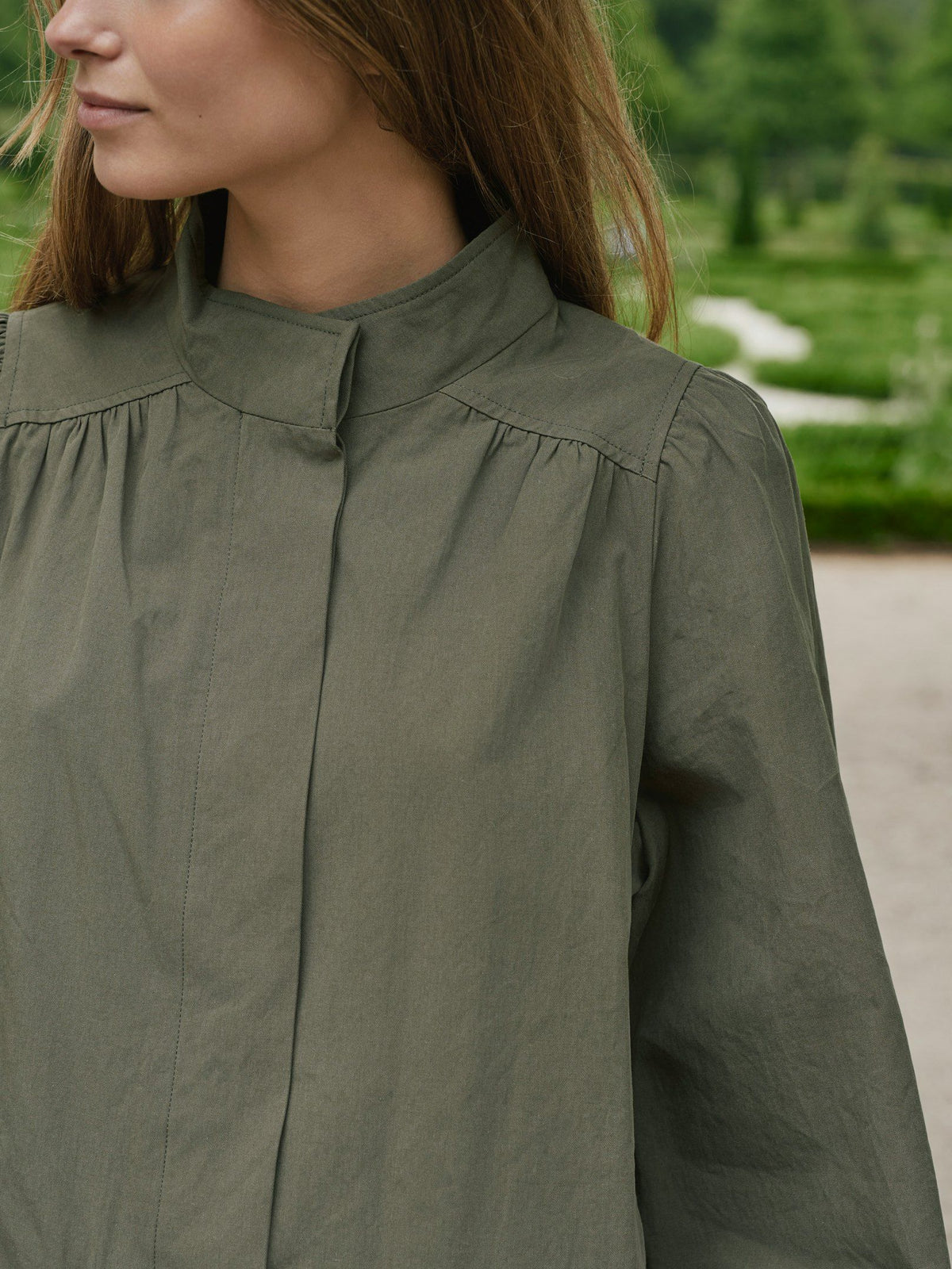 NEO NOIR JACKA TIRSA TWILL ARMY_111952.jpg
