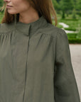 NEO NOIR JACKA TIRSA TWILL ARMY_111952.jpg