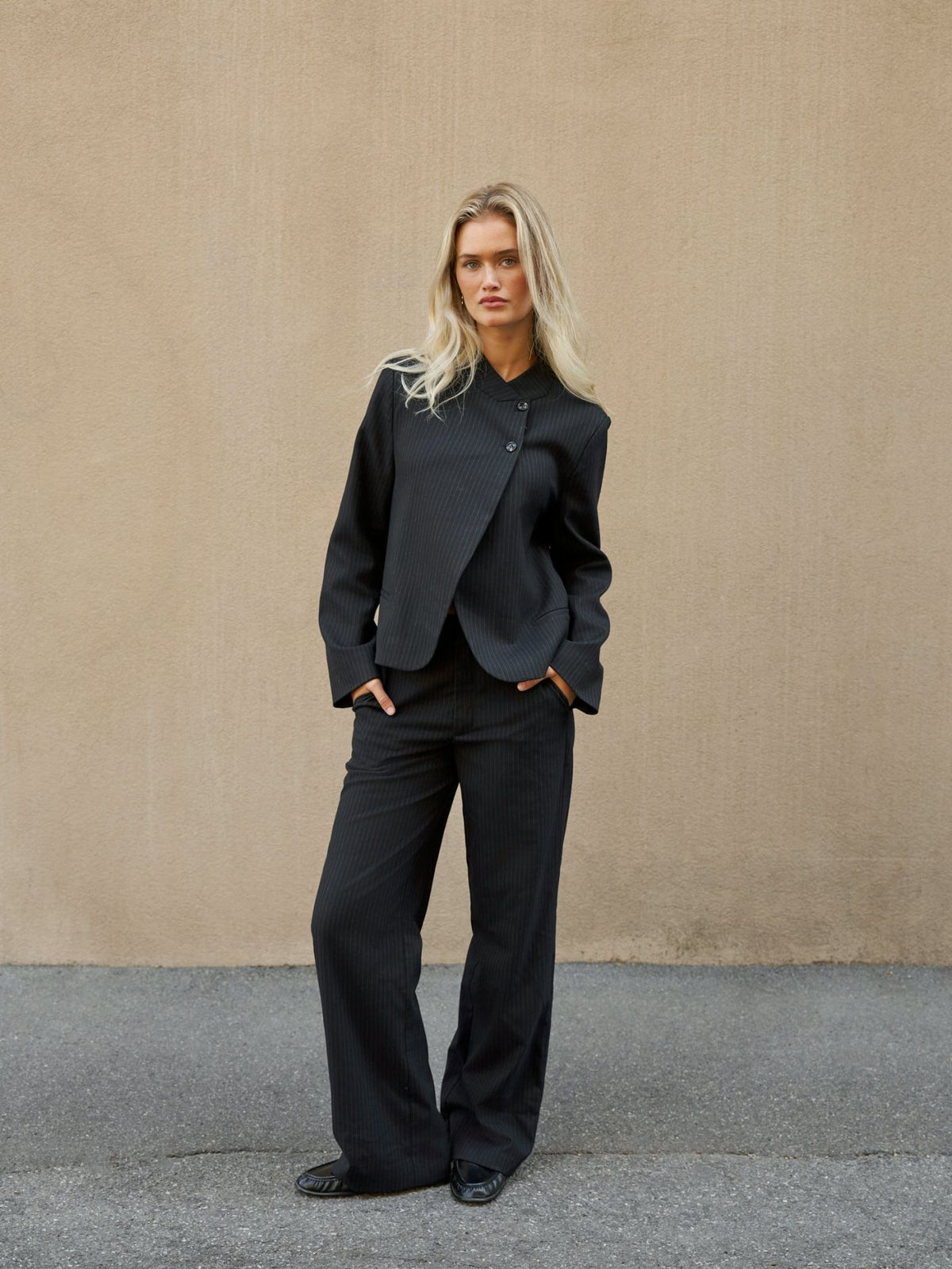 NEO NOIR KAVAJ TIRIA SLIM PINSTRIPE DARK NAVY_114121.jpg