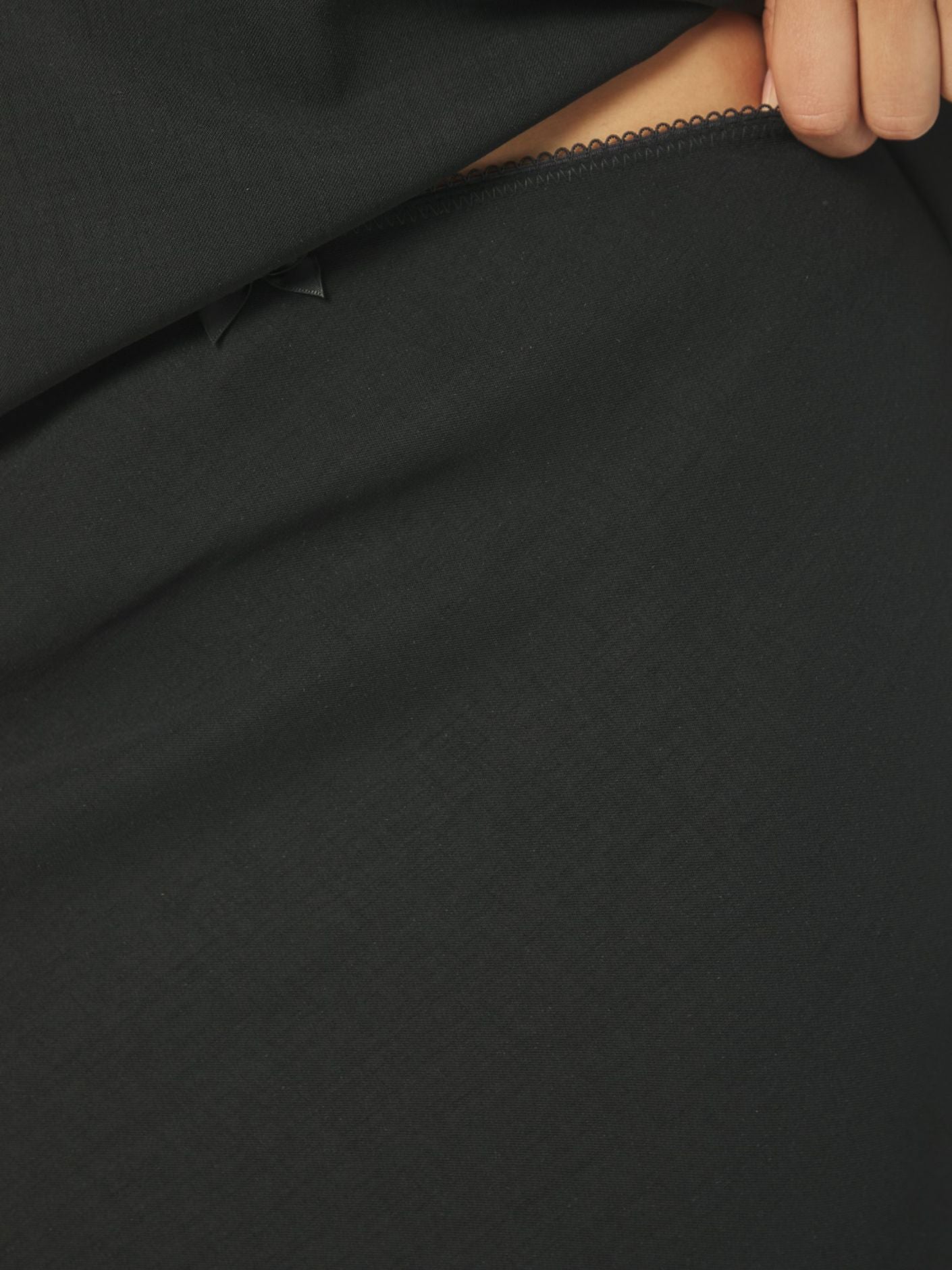 NEO NOIR KJOL ELINOR CHIFFON BLACK_110718.jpg