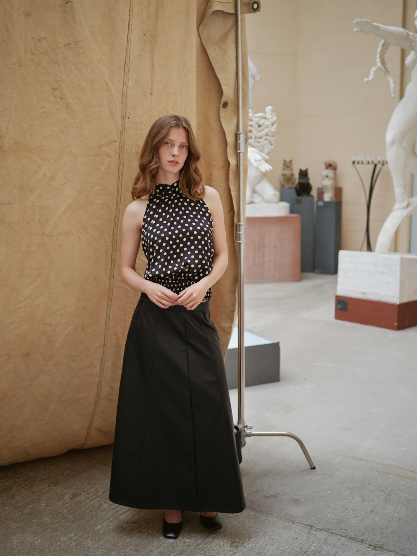 NEO NOIR KJOL RAYA FAUX BLACK_105366.jpg