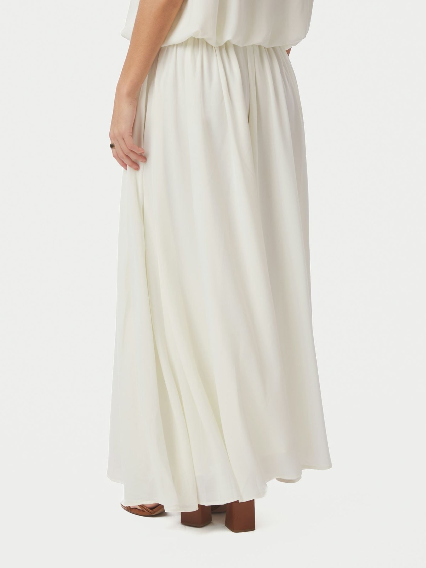 NEO NOIR KJOL SABRIA CHIFFON OFF WHITE_110692.jpg