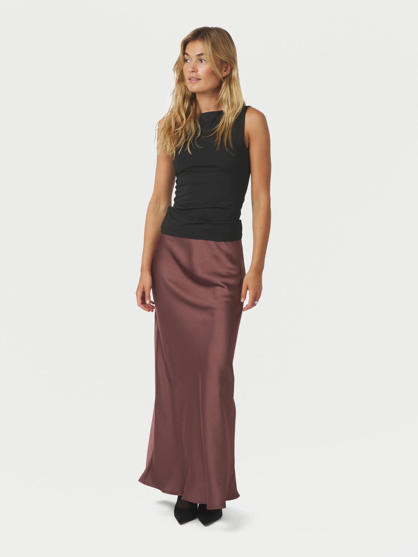 NEO NOIR KJOL VICKY DARK ROSE_100779.jpg