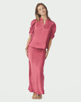 NEO NOIR KJOL VICKY HEAVY SATEEN CHERRY PINK_106099.jpg