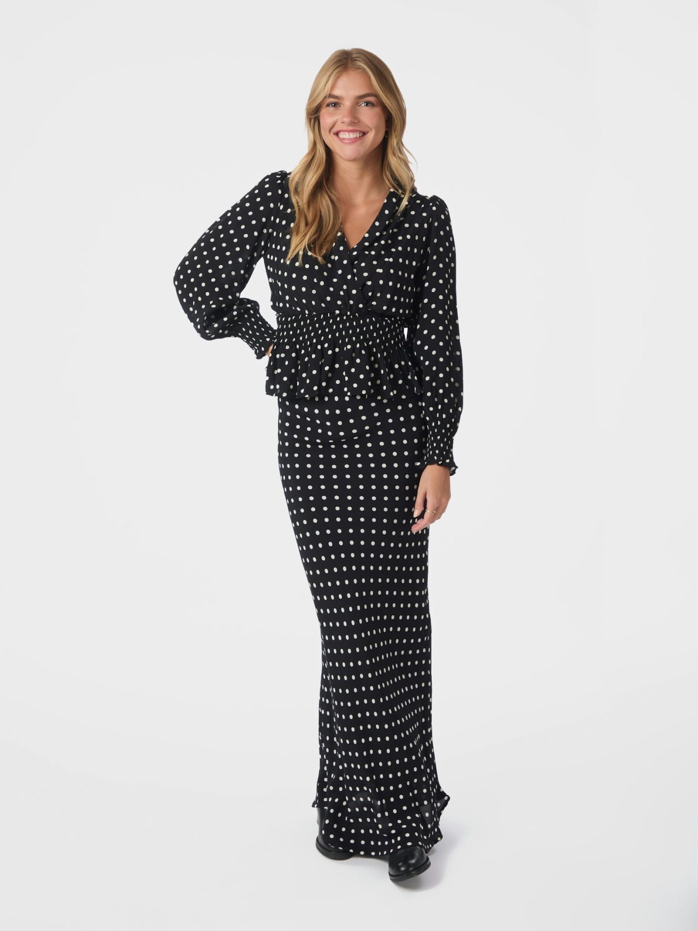 NEO NOIR KJOL VISO CREPE DOT BLACK_104850.jpg