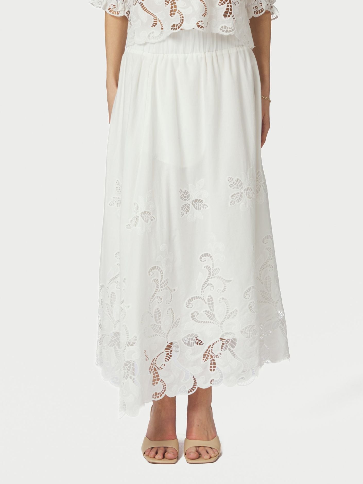 NEO NOIR KJOL YARA LONG EMB WHITE_110436.jpg