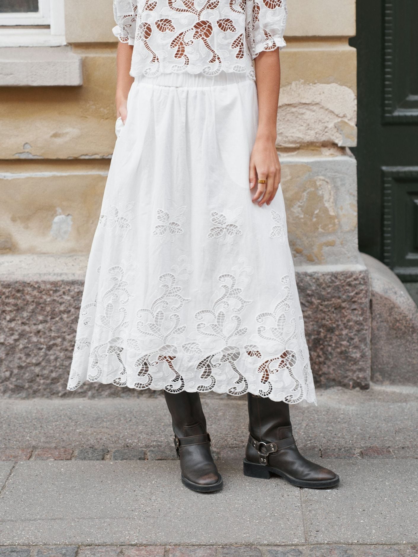 NEO NOIR KJOL YARA LONG EMB WHITE_110438.jpg