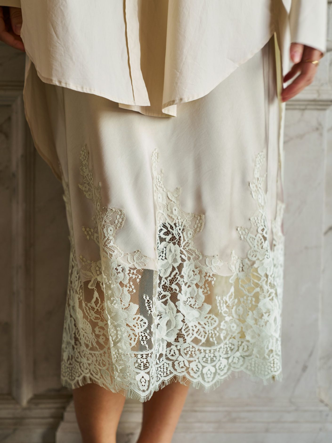 NEO NOIR KJOL YELINA HEAVY CHAMPAGNE_110744.jpg
