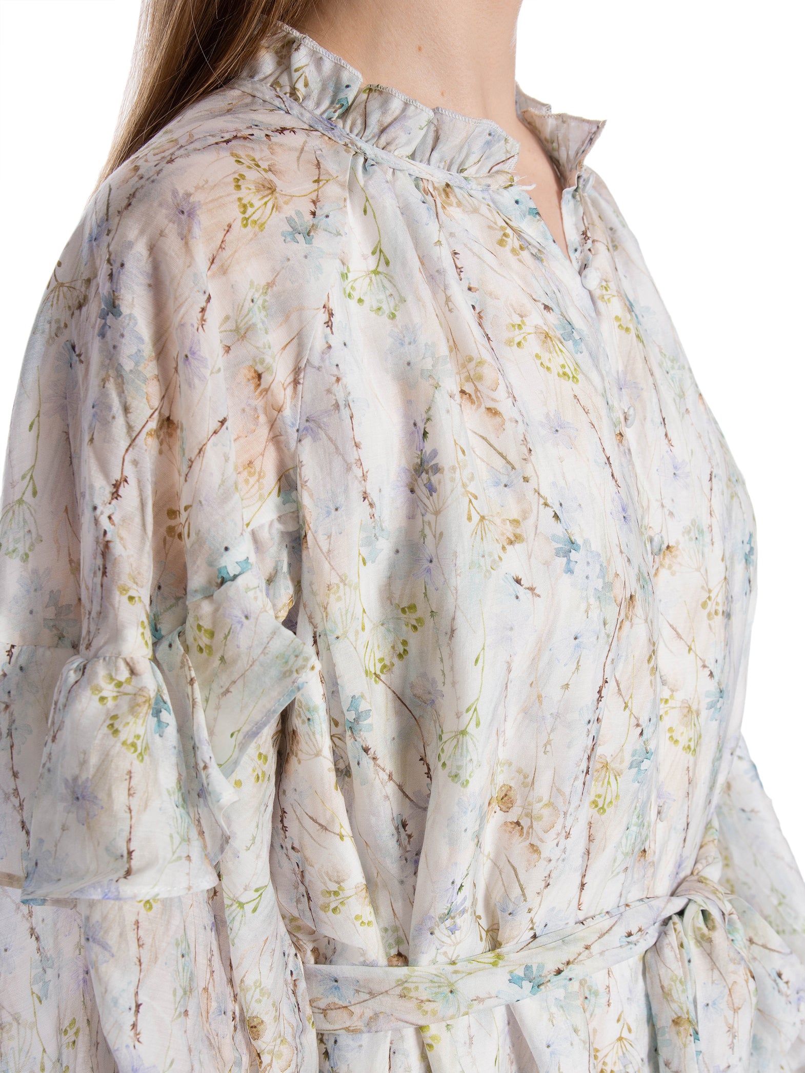NEO NOIR KLÄNNING ELARA WHISPERING BLOOMS LIGHT BLUE_87899.jpg