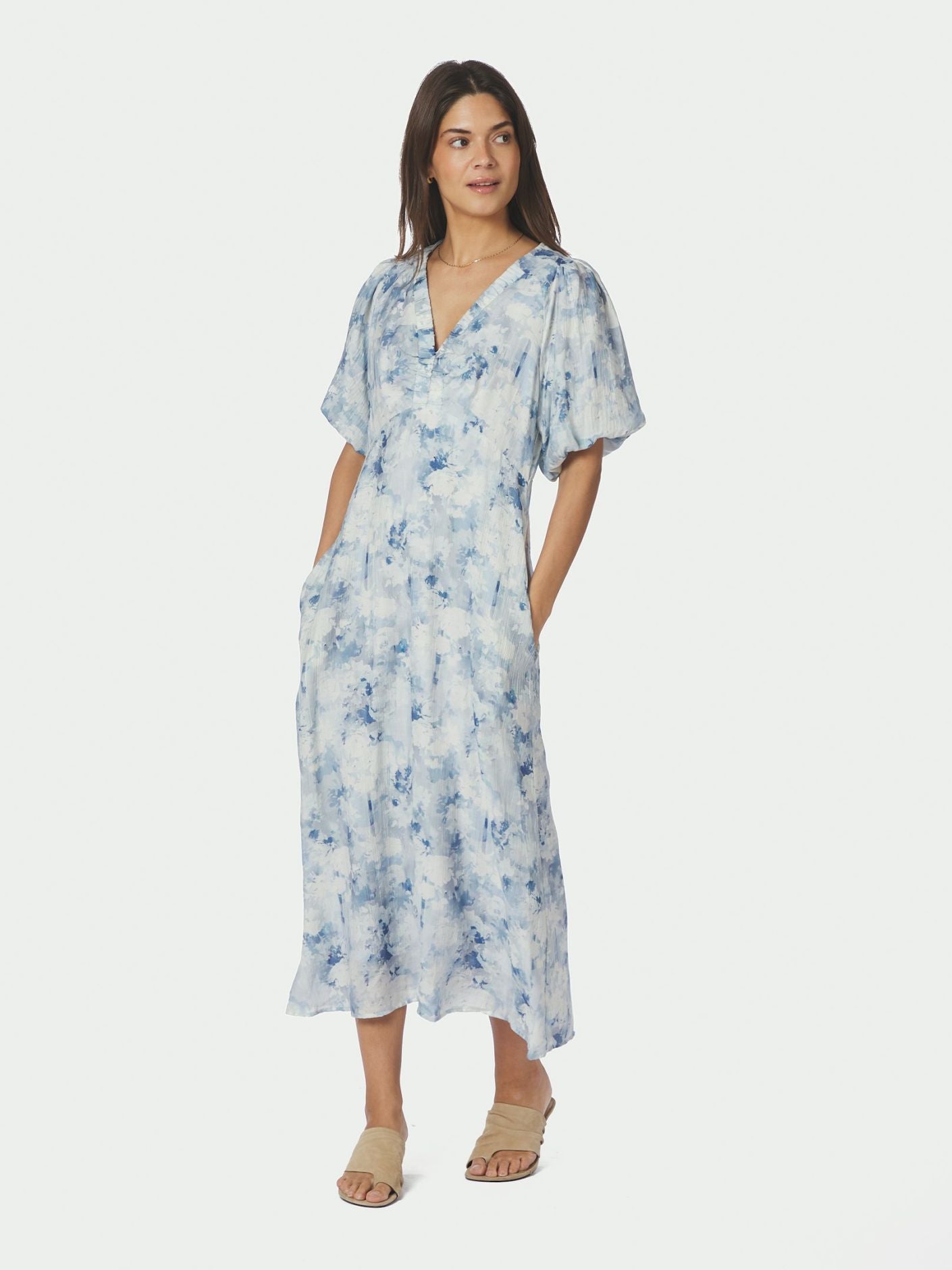 NEO NOIR KLÄNNING ILLANA FLORAL FUSION BLUE_110224.jpg