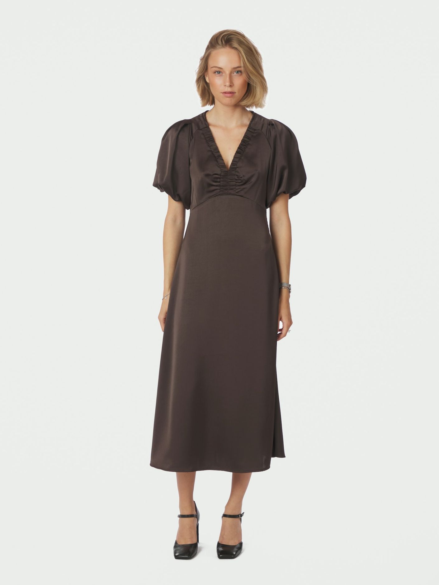 NEO NOIR KLÄNNING ILLANA HEAVY DARK BROWN_102784.jpg