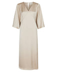 NEO NOIR KLÄNNING REMARA HEAVY SATEEN CHAMPAGNE_107362.jpg