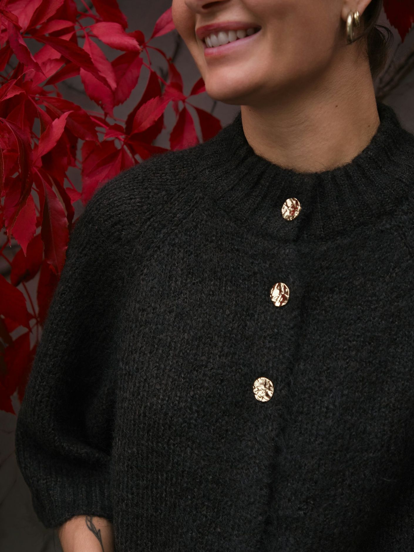 NEO NOIR KOFTA BENUTA FLUFFY KNIT DARK BROWN_104331.jpg