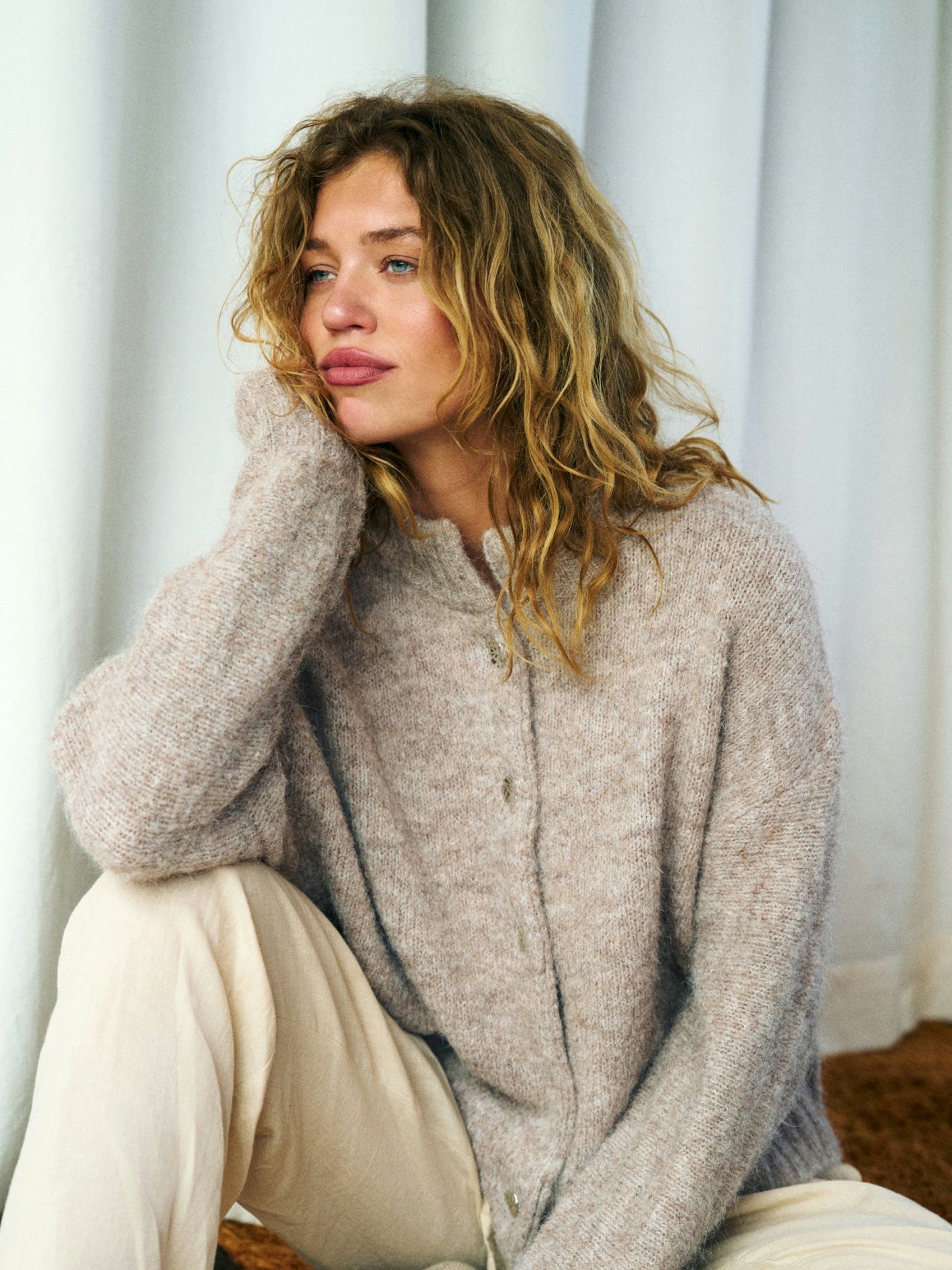 NEO NOIR KOFTA TAURA FLUFFY BEIGE MELANGE_112570.jpg