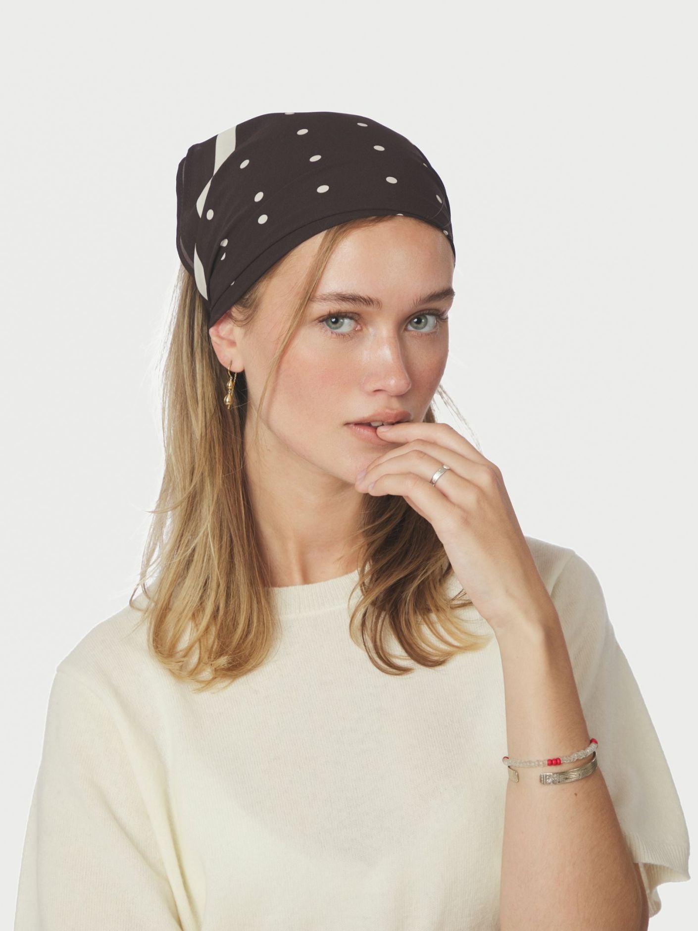 NEO NOIR SJAL JUDY DARK BROWN_105463.jpg