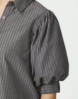NEO NOIR SKJORTA ETTA STRIPE DARK GREY_112905.jpg