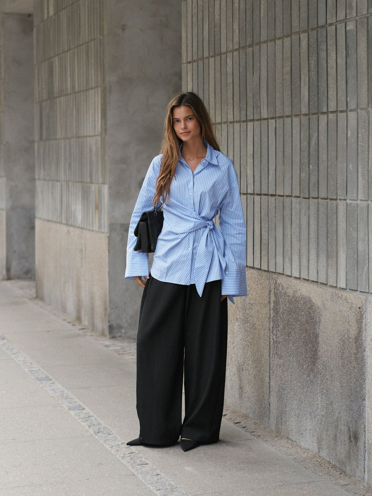 NEO NOIR SKJORTA HELISA STRIPE LIGHT BLUE_112416.jpg