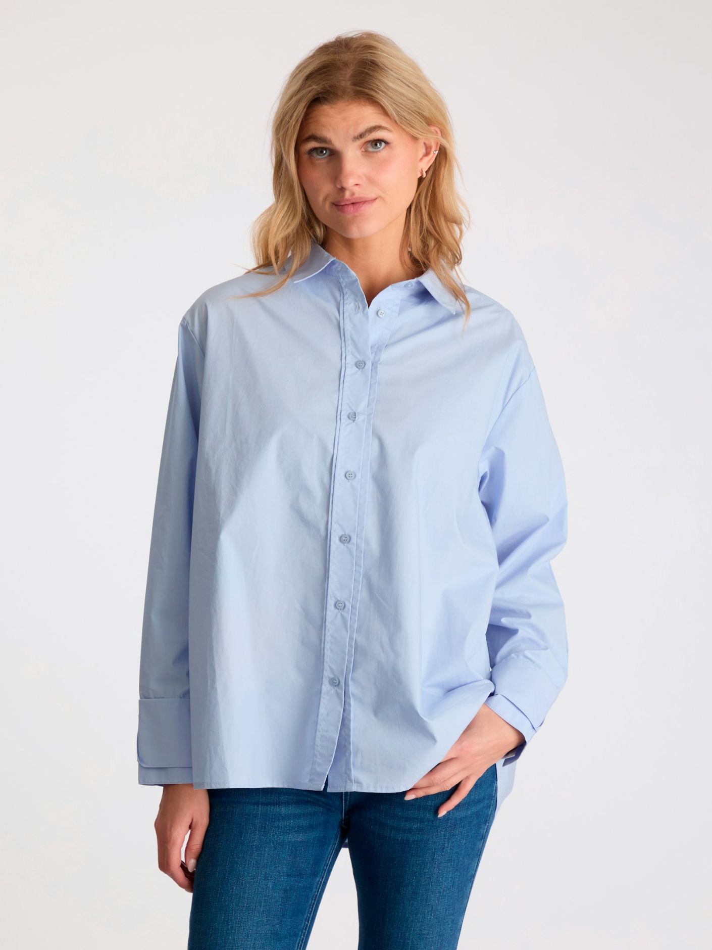 NEO NOIR SKJORTA HESTHER POPLIN LIGHT BLUE_90290.jpg