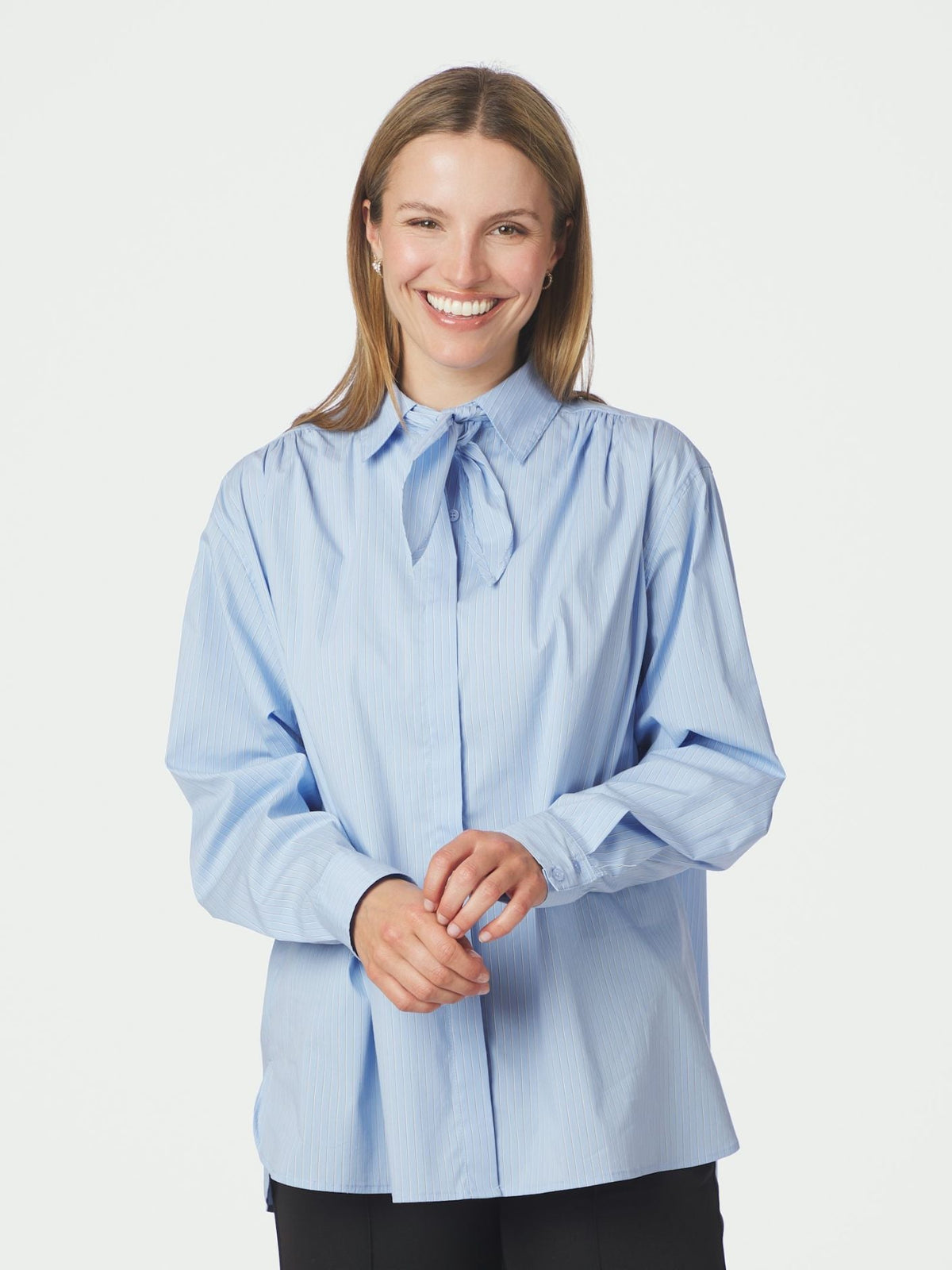 NEO NOIR SKJORTA ROCHELLE SCARF LIGHT BLUE_111922.jpg