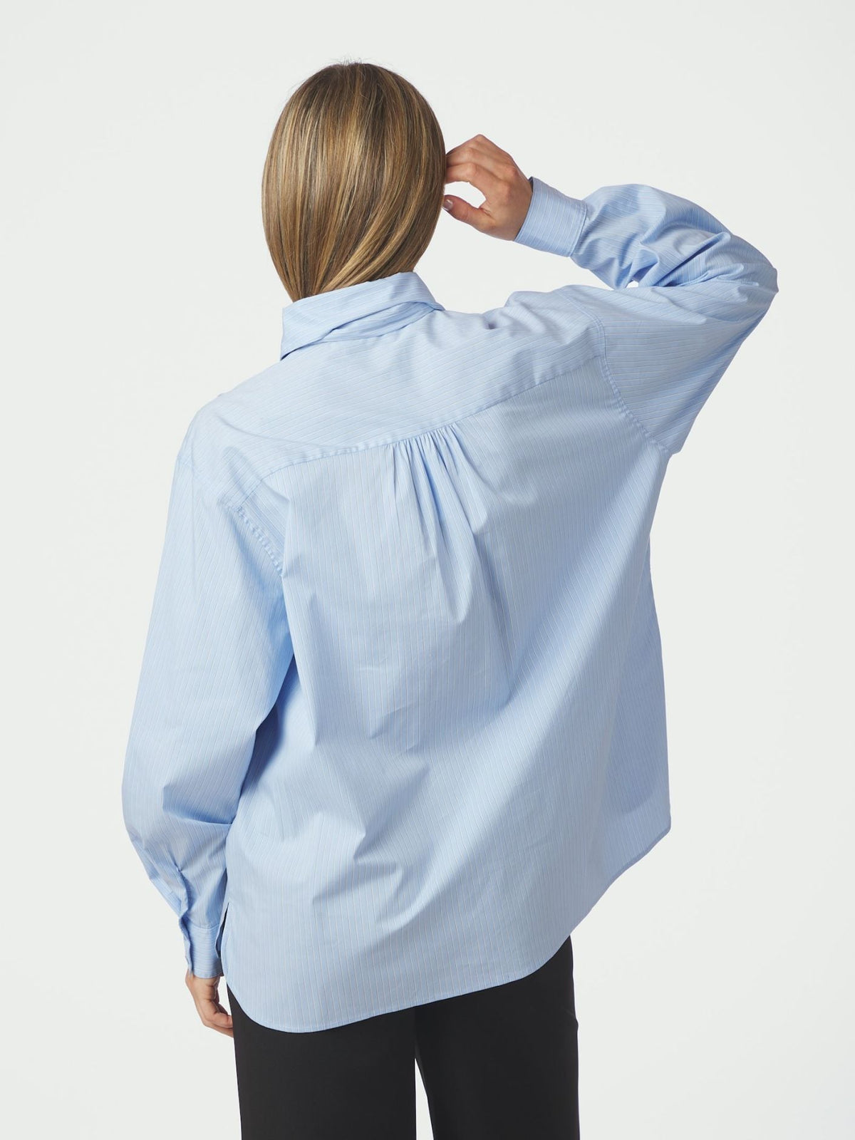 NEO NOIR SKJORTA ROCHELLE SCARF LIGHT BLUE_111923.jpg