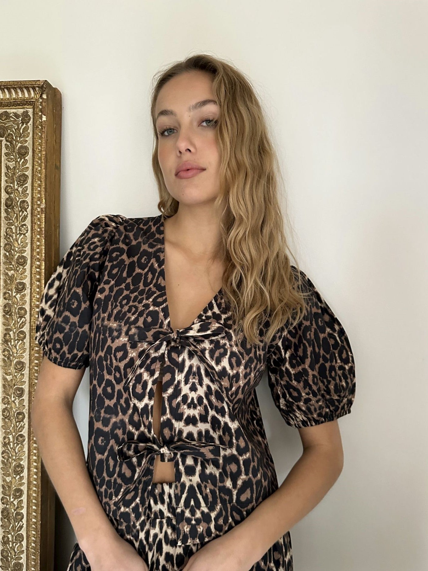 NEO NOIR TOPP BIANCA LEO_87197.jpg