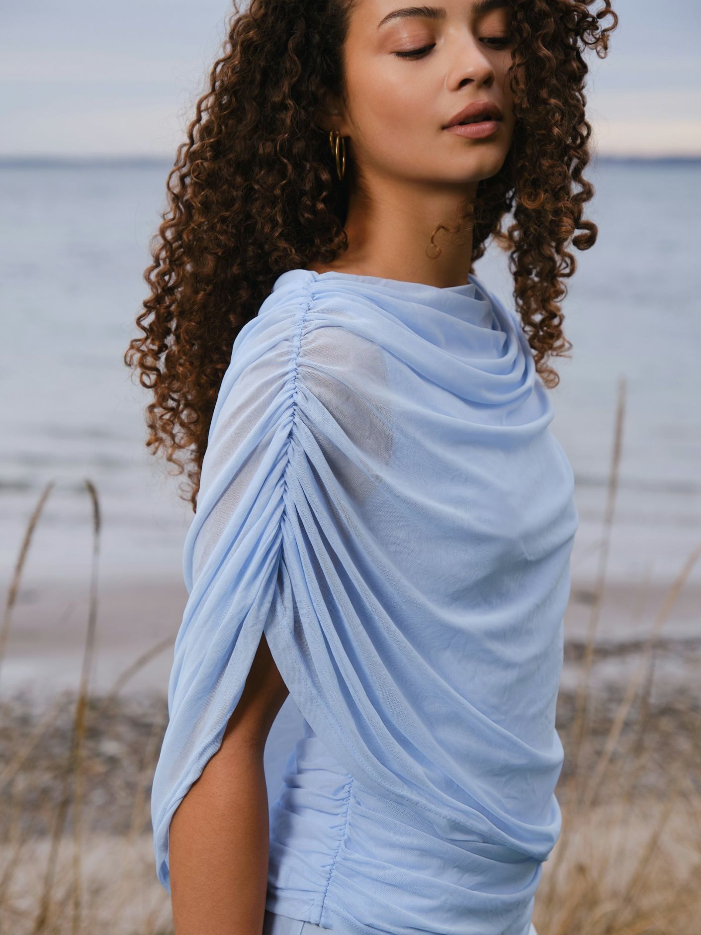 NEO NOIR TOPP COTTUNA DRAPY MESH LIGHT BLUE_107561.jpg