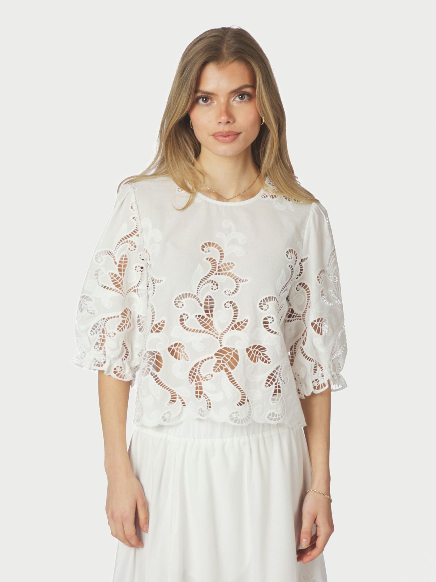 NEO NOIR TOPP FIA EMBROIDERY WHITE_109664.jpg