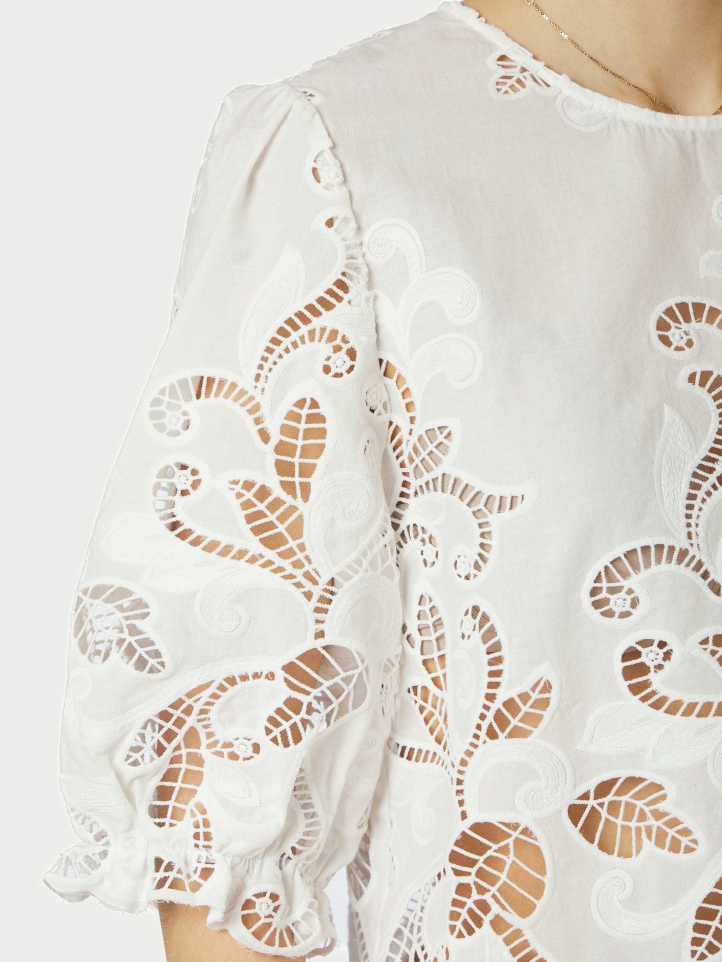 NEO NOIR TOPP FIA EMBROIDERY WHITE_109665.jpg