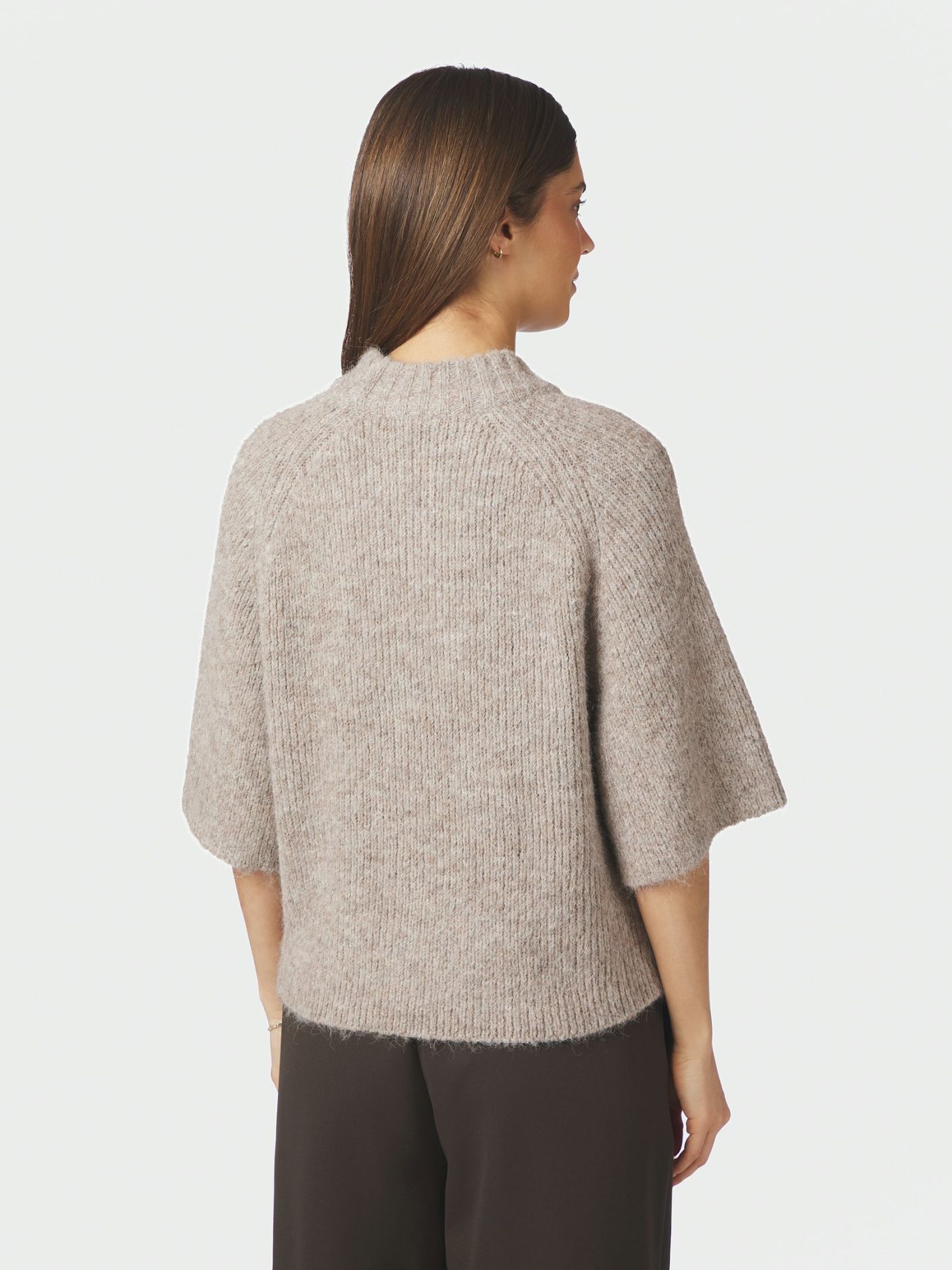 NEO NOIR TRÖJA BANDI FLUFFY KNIT BEIGE MELANGE_112565.jpg