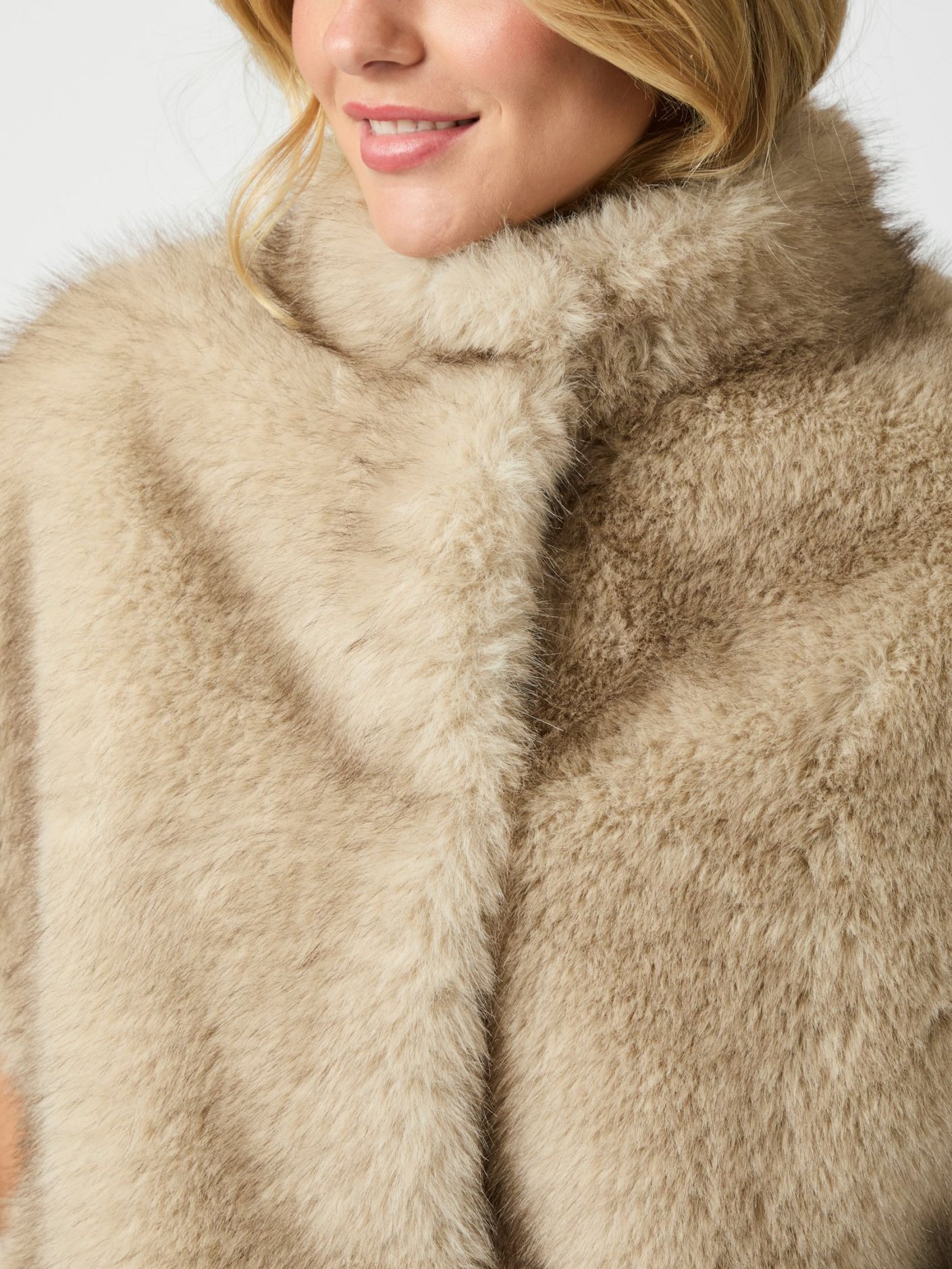 NEO NOIR VÄST KEVINI FAUX FUR BEIGE_101298.jpg