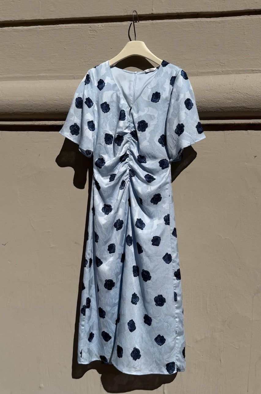 NOELLA KLÄNNING LAVINA DELICE BLUE PRINT_109775.jpg
