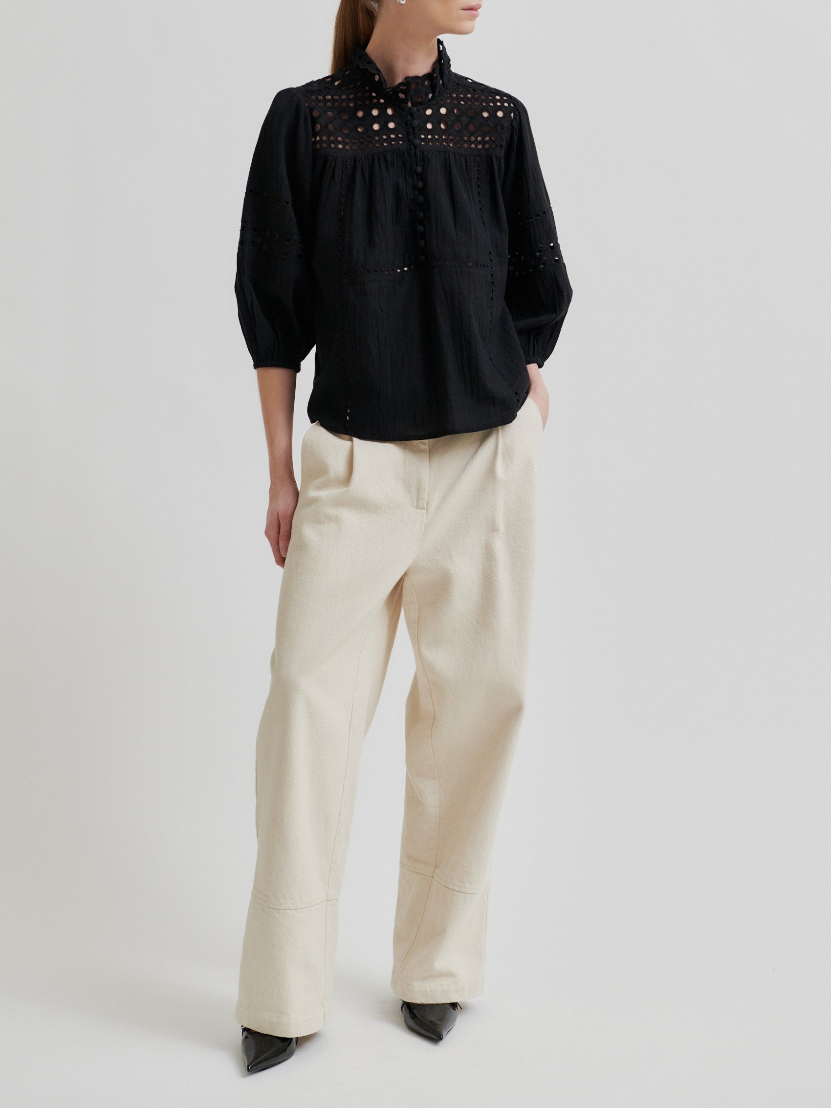 SECOND FEMALE BLUS BRUNIE BLACK_100132.jpg