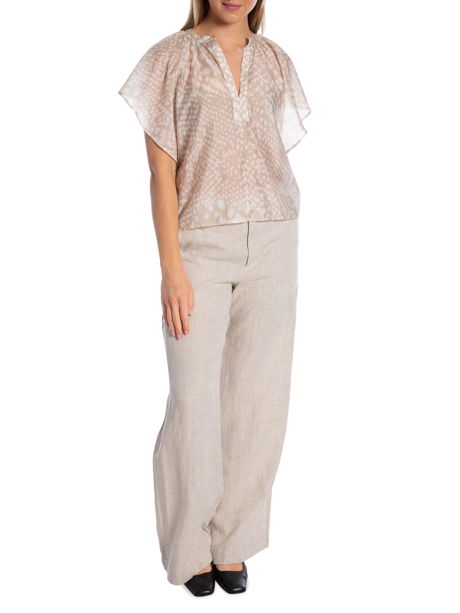 SECOND FEMALE BLUS SHADES PLAZA TAUPE_110408.jpg