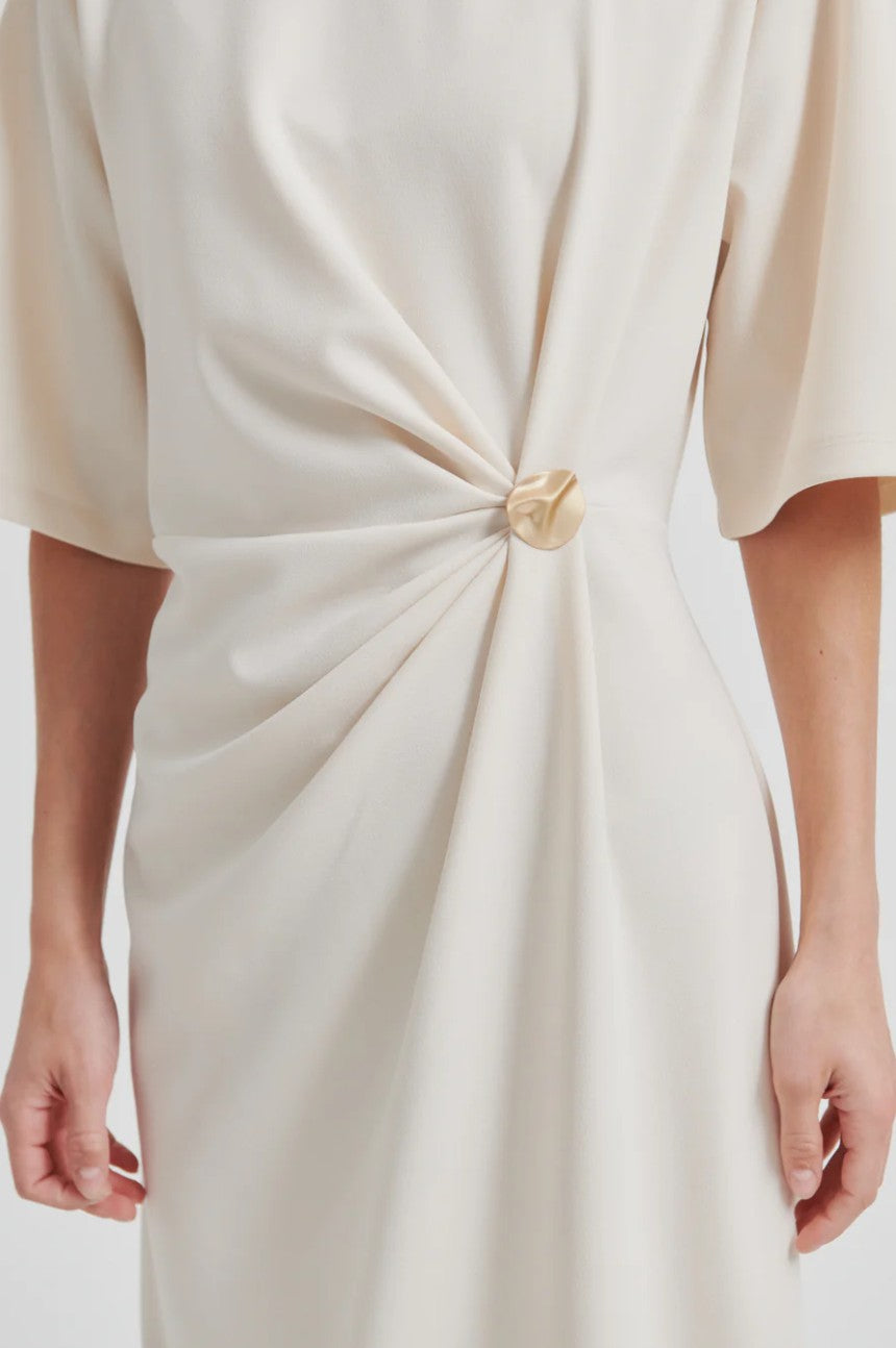 SECOND FEMALE KLÄNNING LIANA SOFT BEIGE_107153.jpg