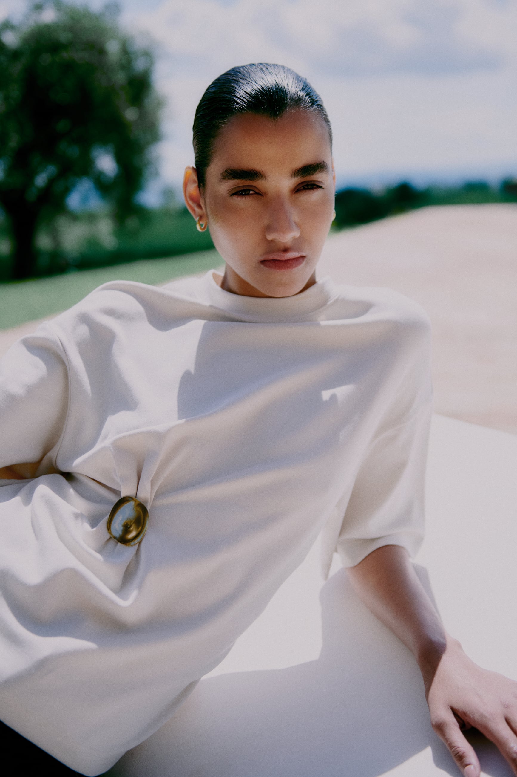 SECOND FEMALE TOPP ENORA BROOCH SOFT BEIGE_108276.jpg