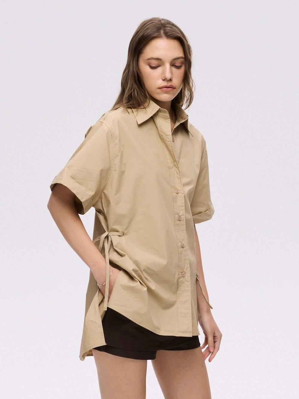 SKJORTA MODERN SIDE TIE CAMEL_108422.jpg