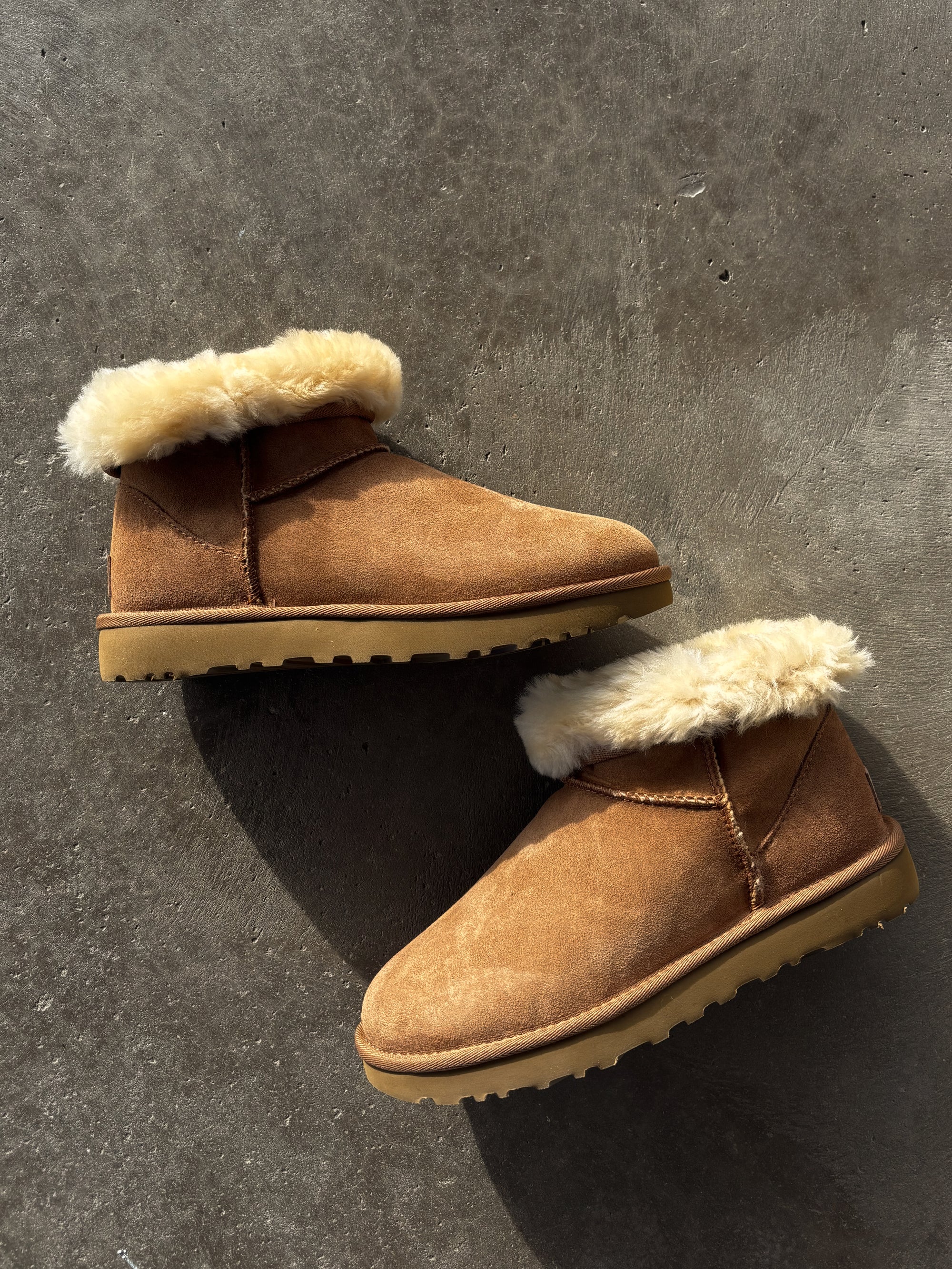 UGG BOOTS CLASSIC MINI CHESTNUT_103391.jpg