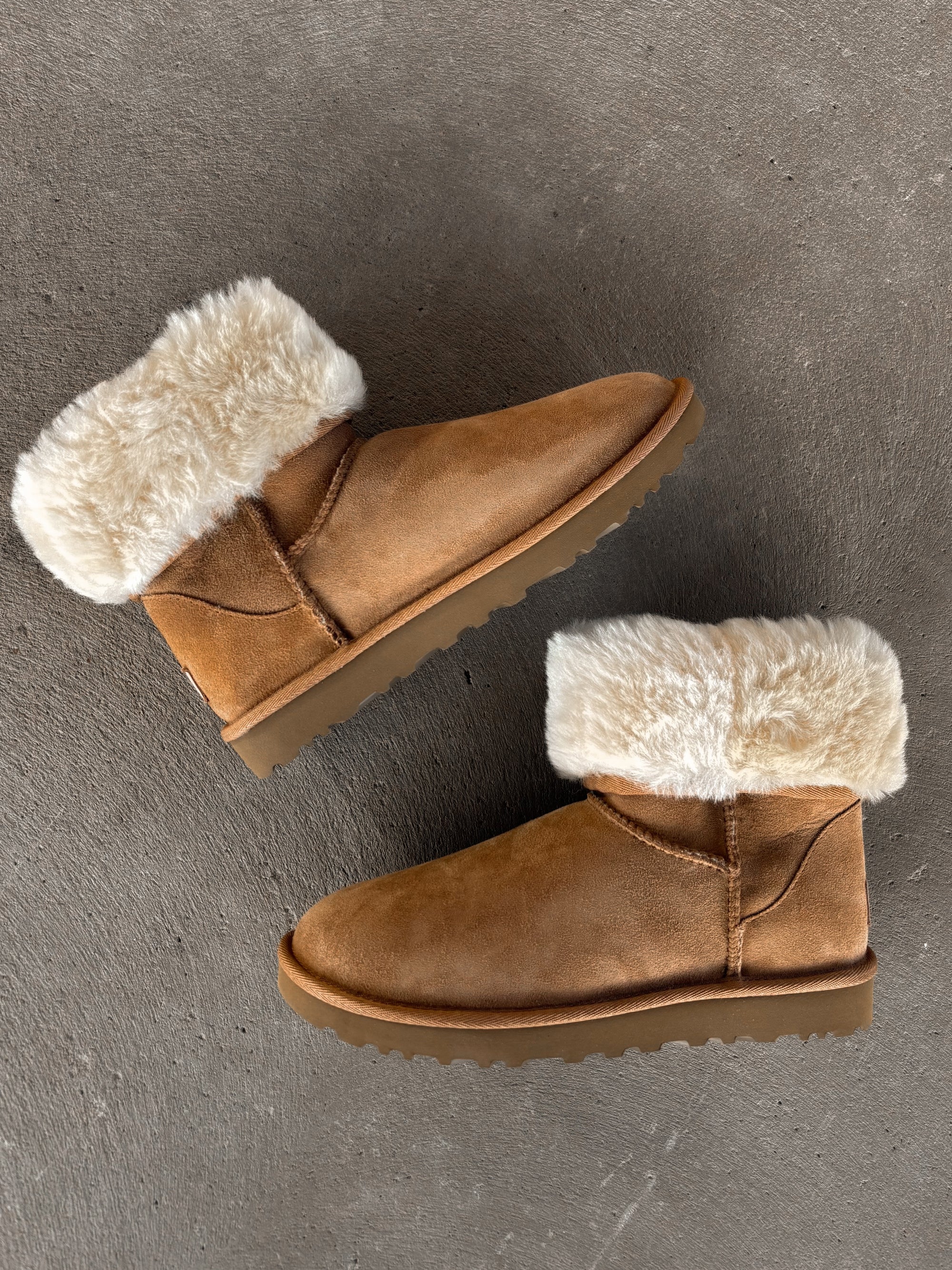 UGG BOOTS CLASSIC SHORT II CHESTNUT_103393.jpg