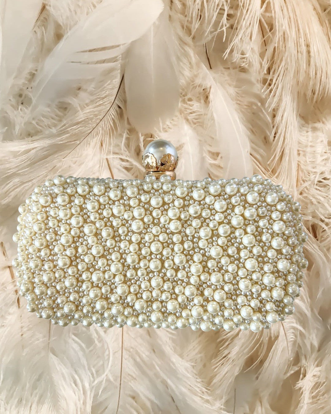 VÄSKA PEARL BALL CLASP GOLD_114653.jpg